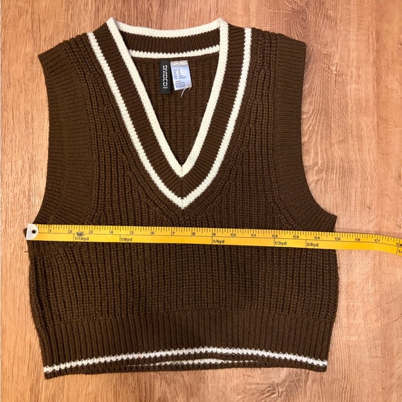 Divided by H&M Women’s Brown Sweater Vest Size XS Preppy School Girl Academia - Picture 8 of 10